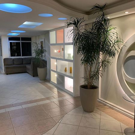 Apto Na Av Brasil Frente Ao Shopping,4Min Da Praia Balneario Camboriu Exterior photo